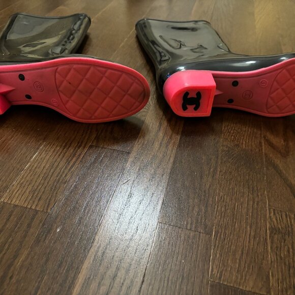 Chanel Cap Toe Black/Pink Rainboots - Picture 9 of 10